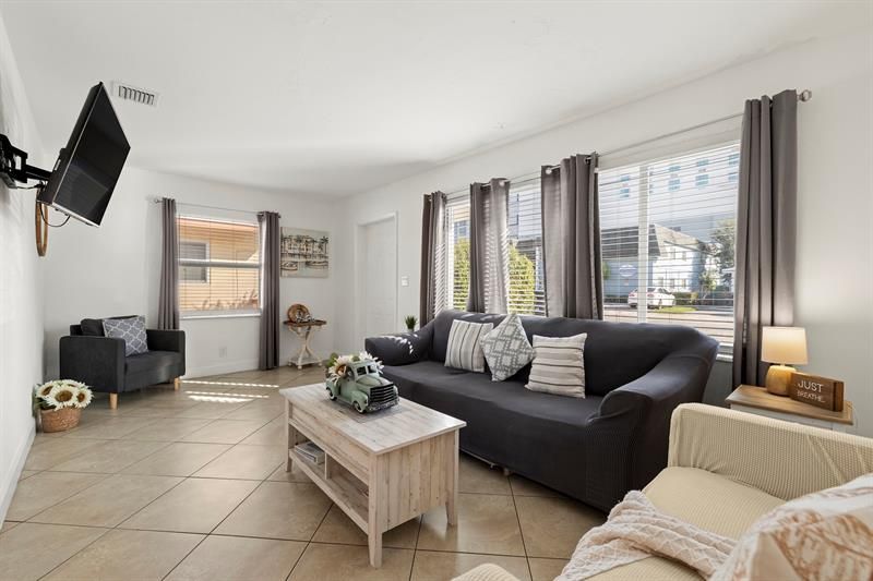 413-415 SE 23rd Street, Fort Lauderdale, FL 33316 Photo