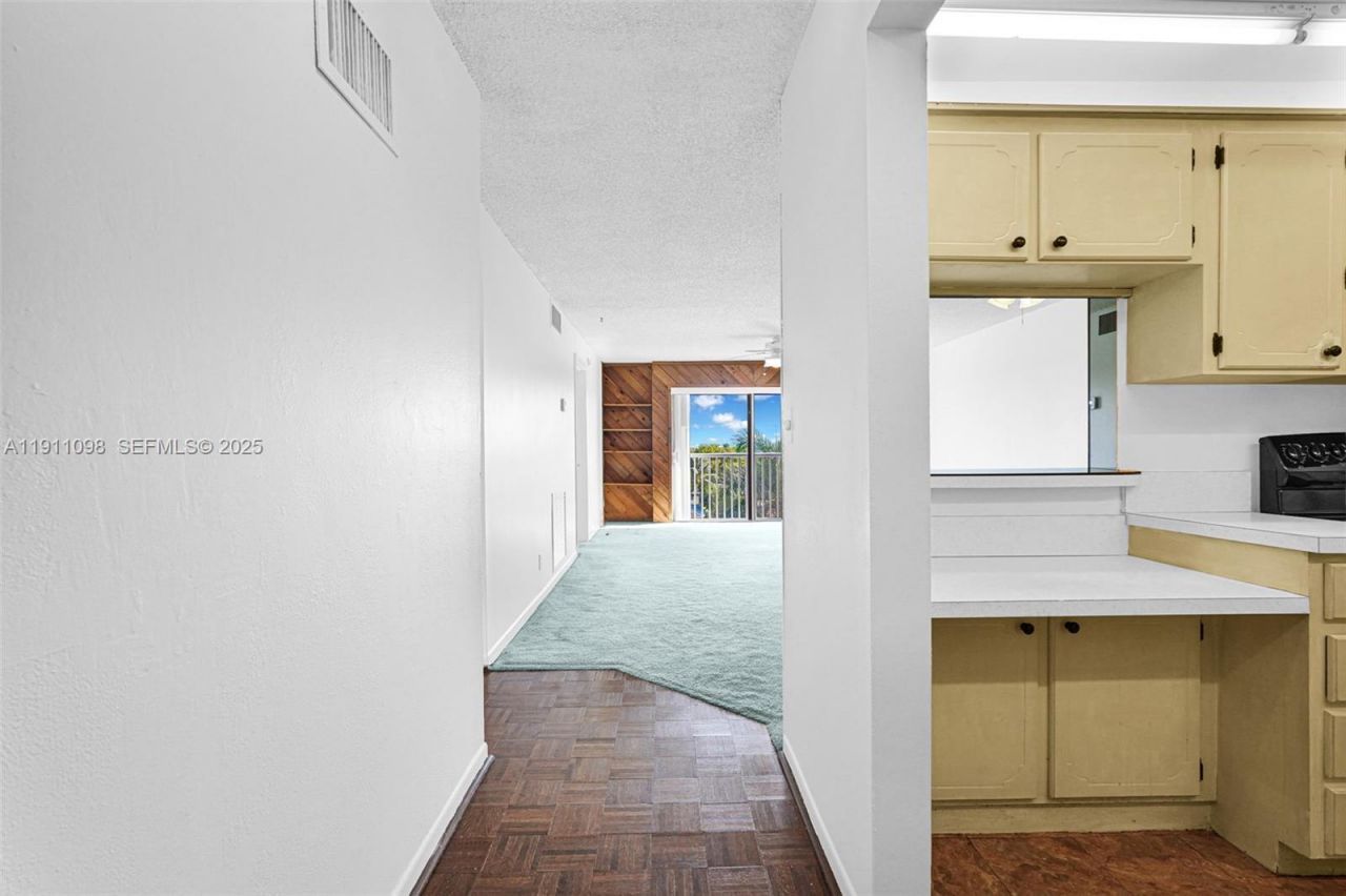 5911 NE 14th Ln, Unit 505S, Fort Lauderdale, FL 33334 Photo
