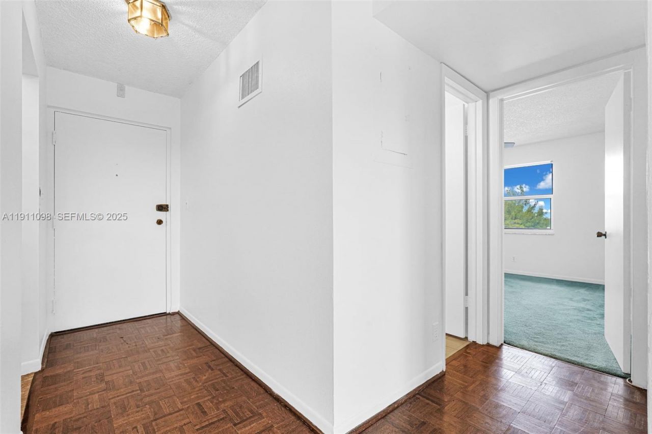 5911 NE 14th Ln, Unit 505S, Fort Lauderdale, FL 33334 Photo