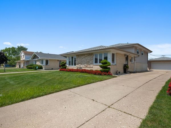 8426 W Betty Terrace, Niles, IL 60714