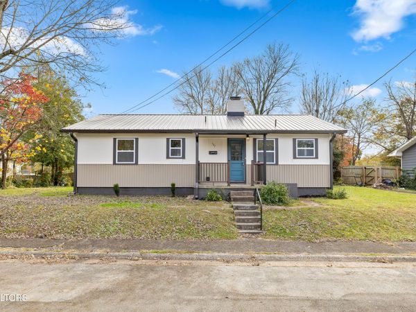 107 W Newcomb Rd, Oak Ridge, TN 37830