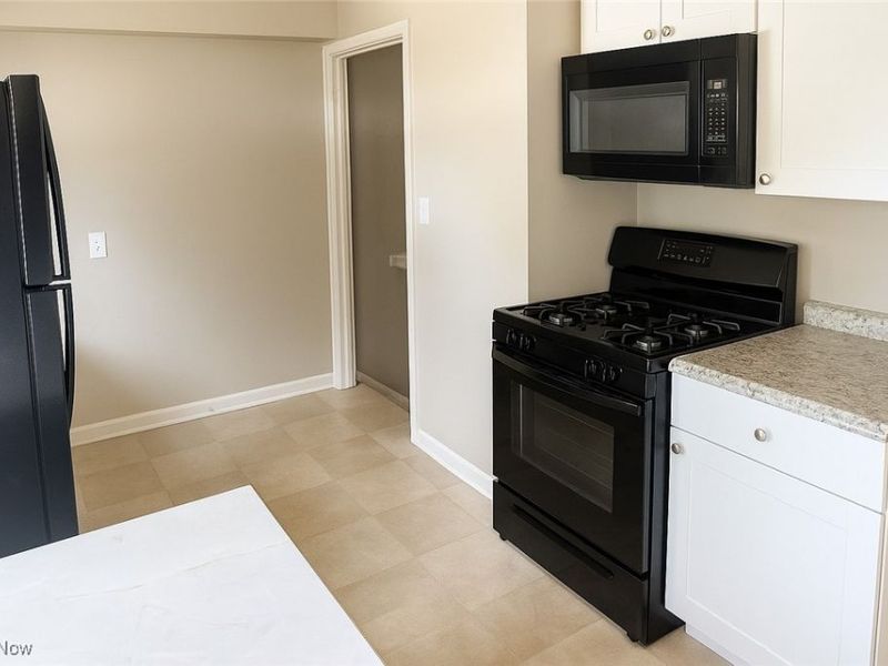 30325 Mildred Drive, Willowick, OH 44095 Photo 9