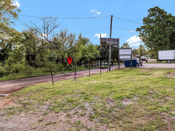 1018 Cedarwood St, Knoxville, TN 37914