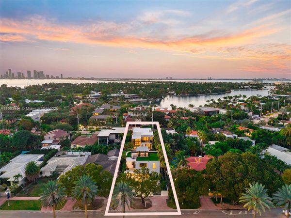 2053 N Bay Rd, Miami Beach, FL 33140