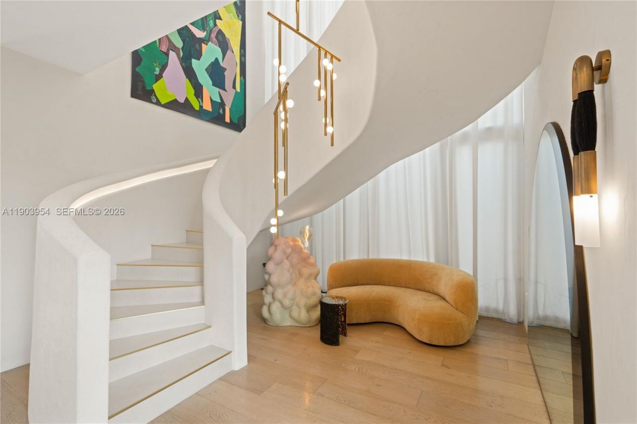 2053 N Bay Rd, Miami Beach, FL 33140 Photo