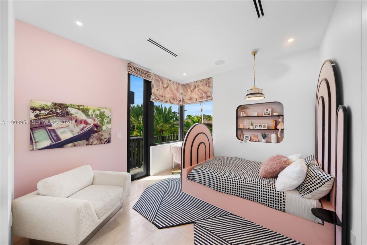 2053 N Bay Rd, Miami Beach, FL 33140 Photo