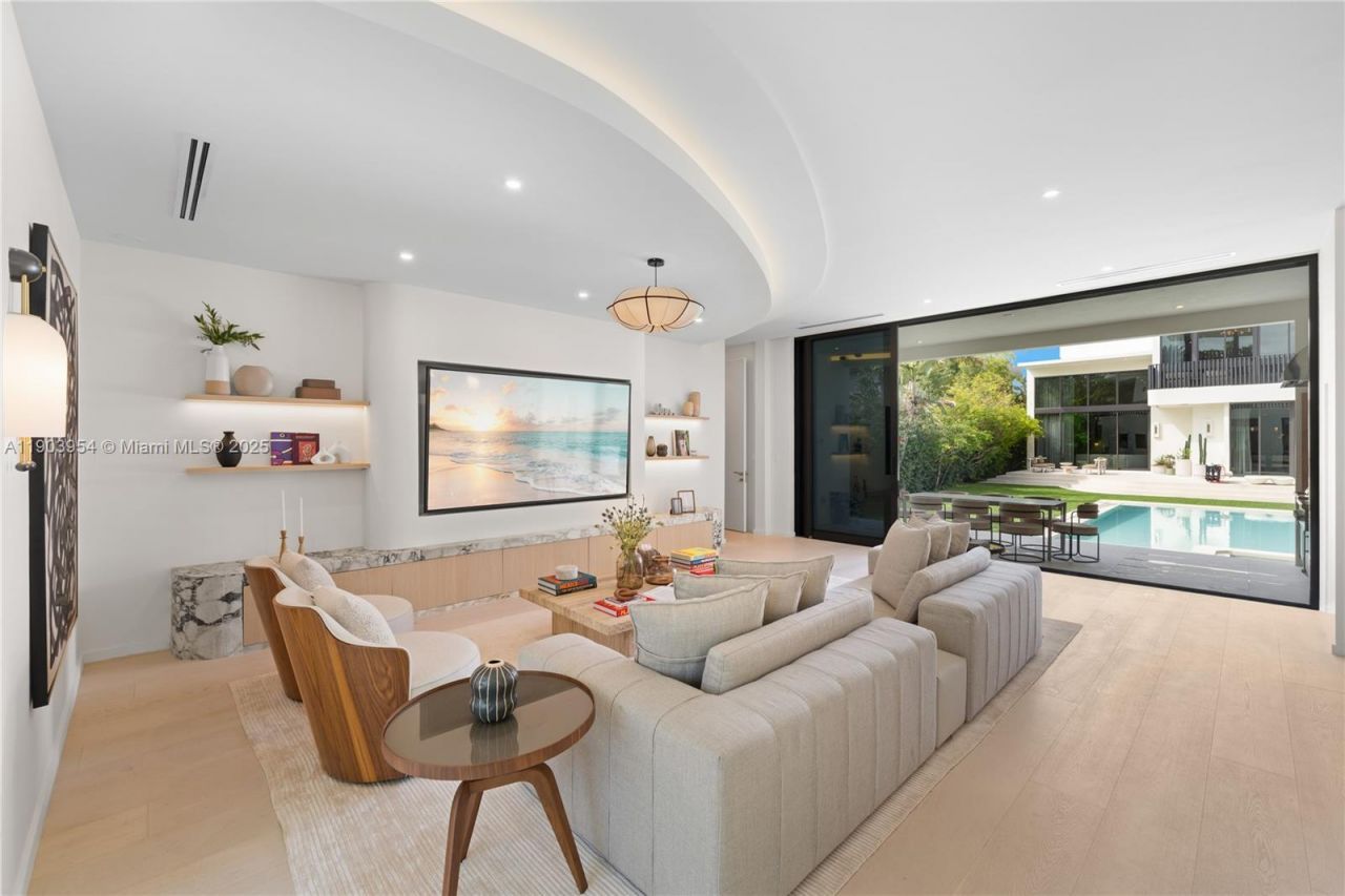 2053 N Bay Rd, Miami Beach, FL 33140 Photo