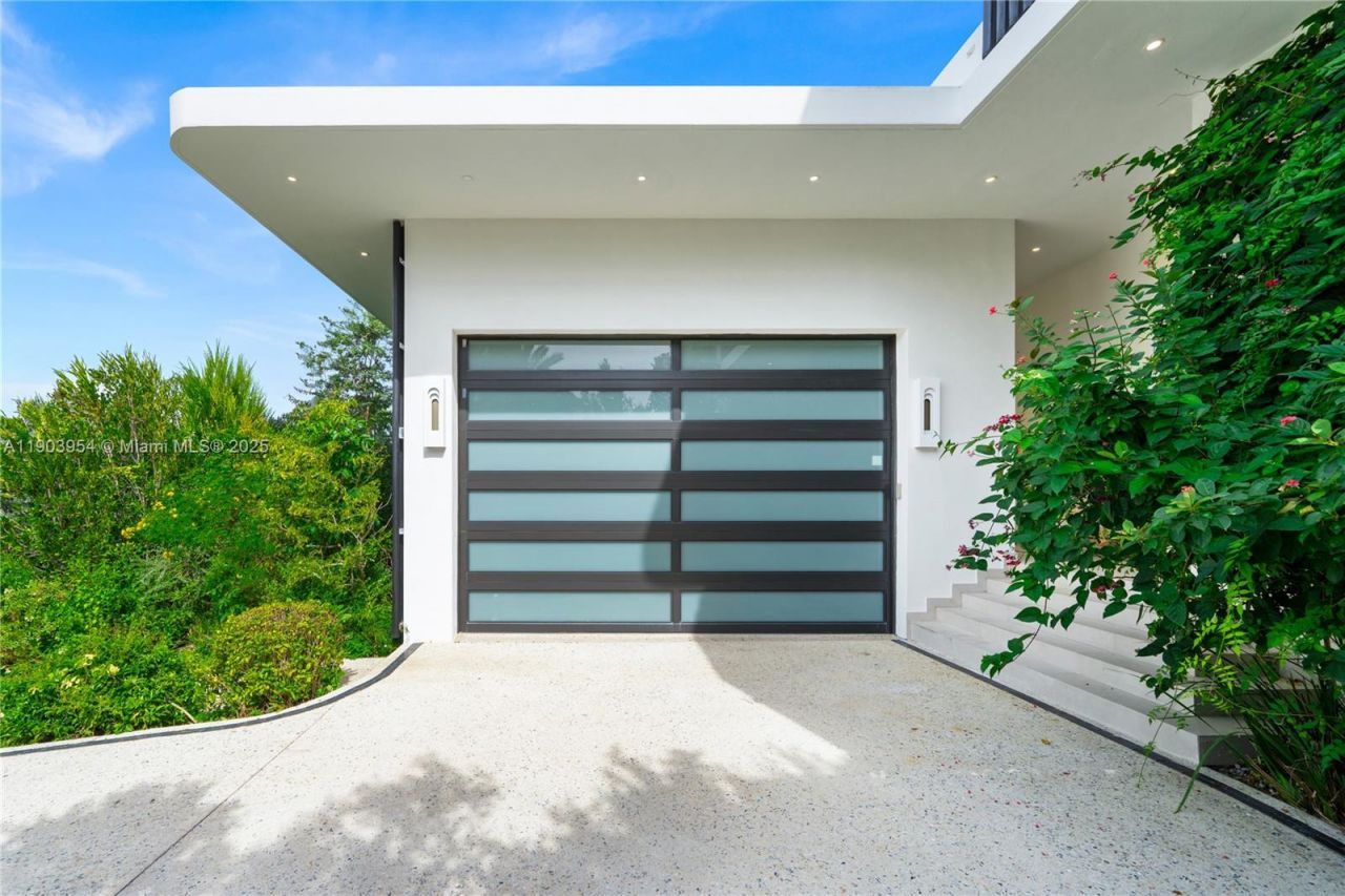 2053 N Bay Rd, Miami Beach, FL 33140 Photo