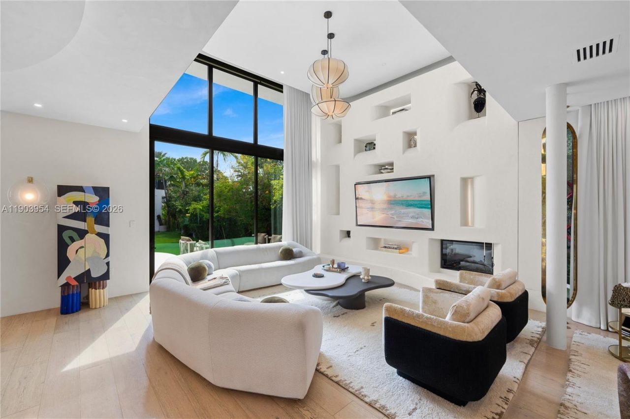 2053 N Bay Rd, Miami Beach, FL 33140 Photo