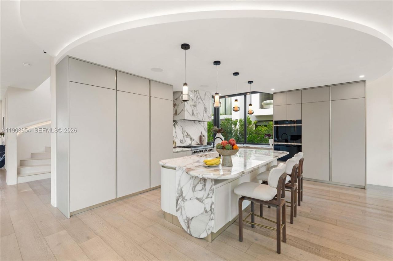 2053 N Bay Rd, Miami Beach, FL 33140 Photo