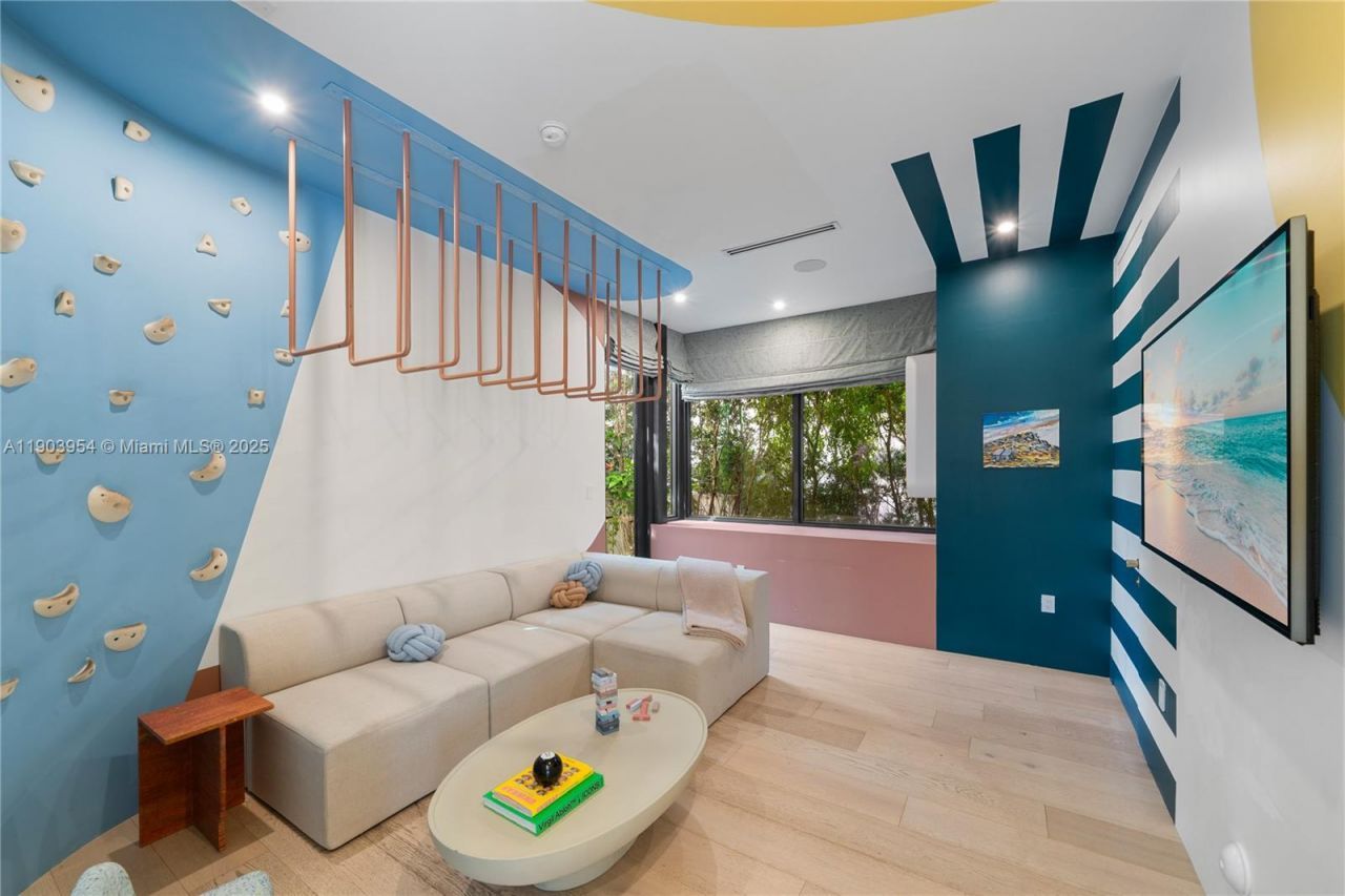 2053 N Bay Rd, Miami Beach, FL 33140 Photo