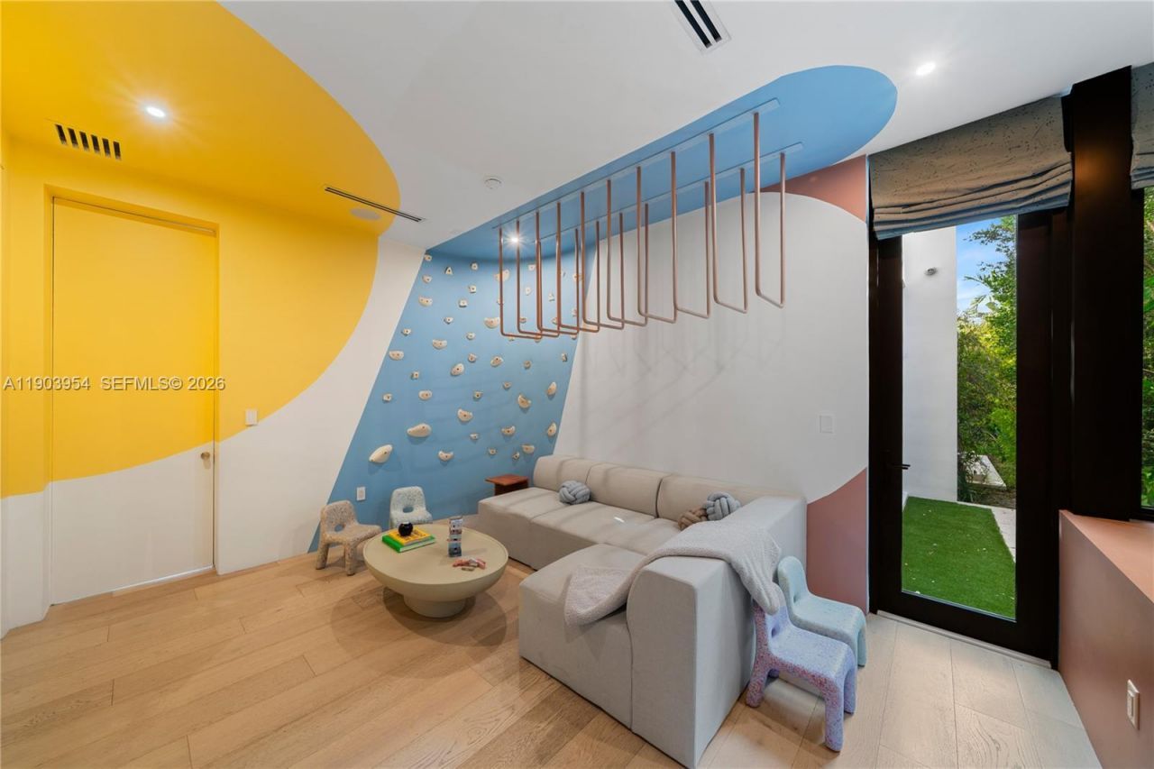 2053 N Bay Rd, Miami Beach, FL 33140 Photo