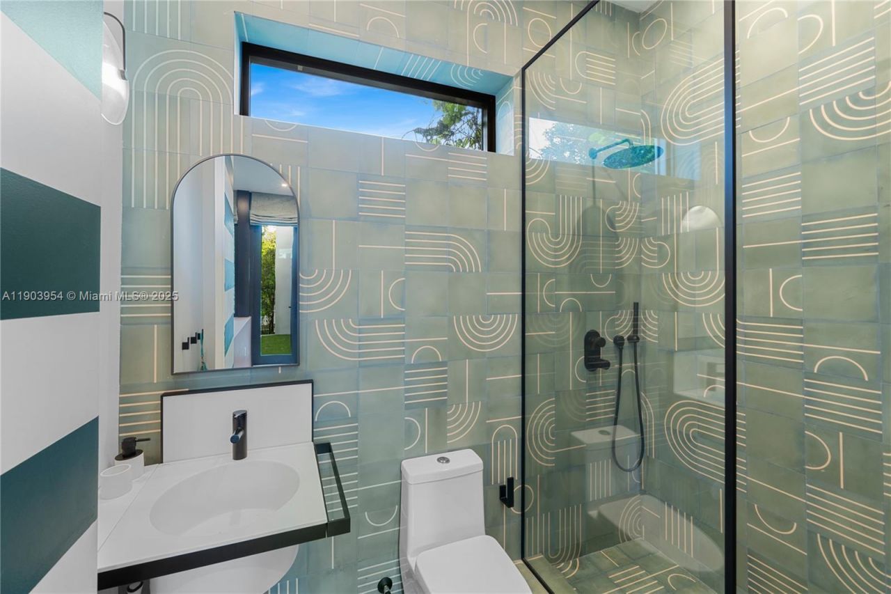 2053 N Bay Rd, Miami Beach, FL 33140 Photo