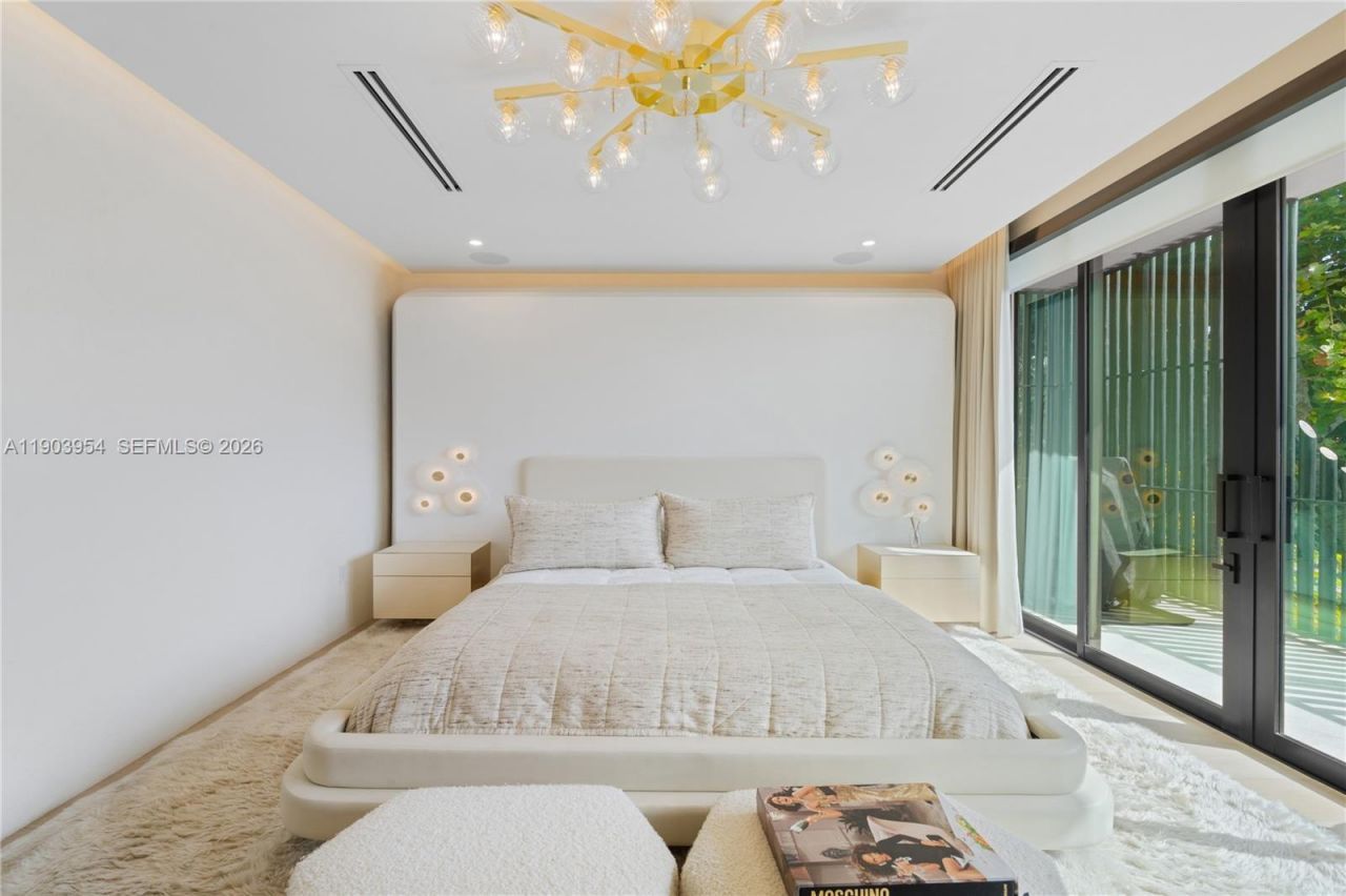 2053 N Bay Rd, Miami Beach, FL 33140 Photo