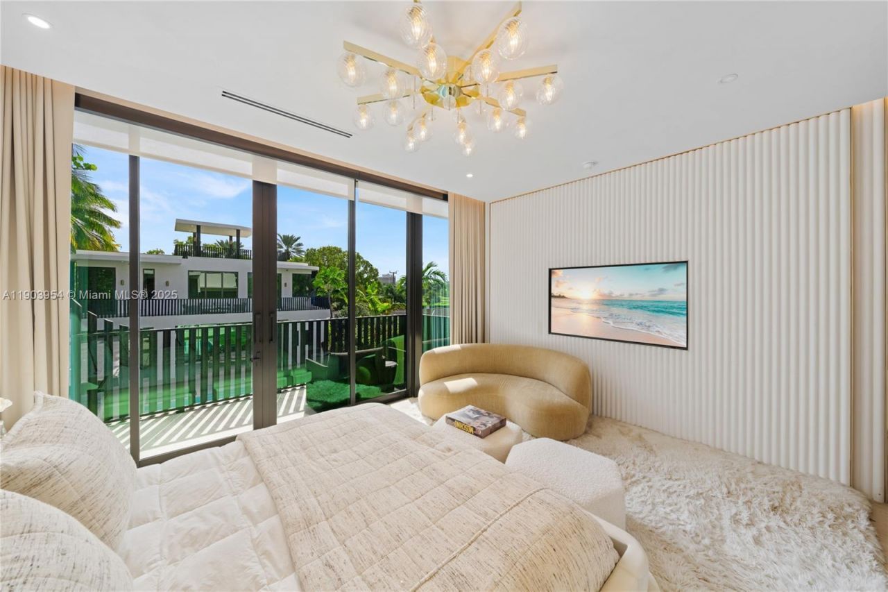 2053 N Bay Rd, Miami Beach, FL 33140 Photo