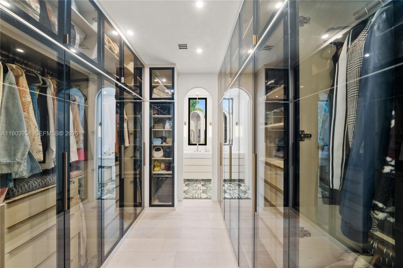 2053 N Bay Rd, Miami Beach, FL 33140 Photo