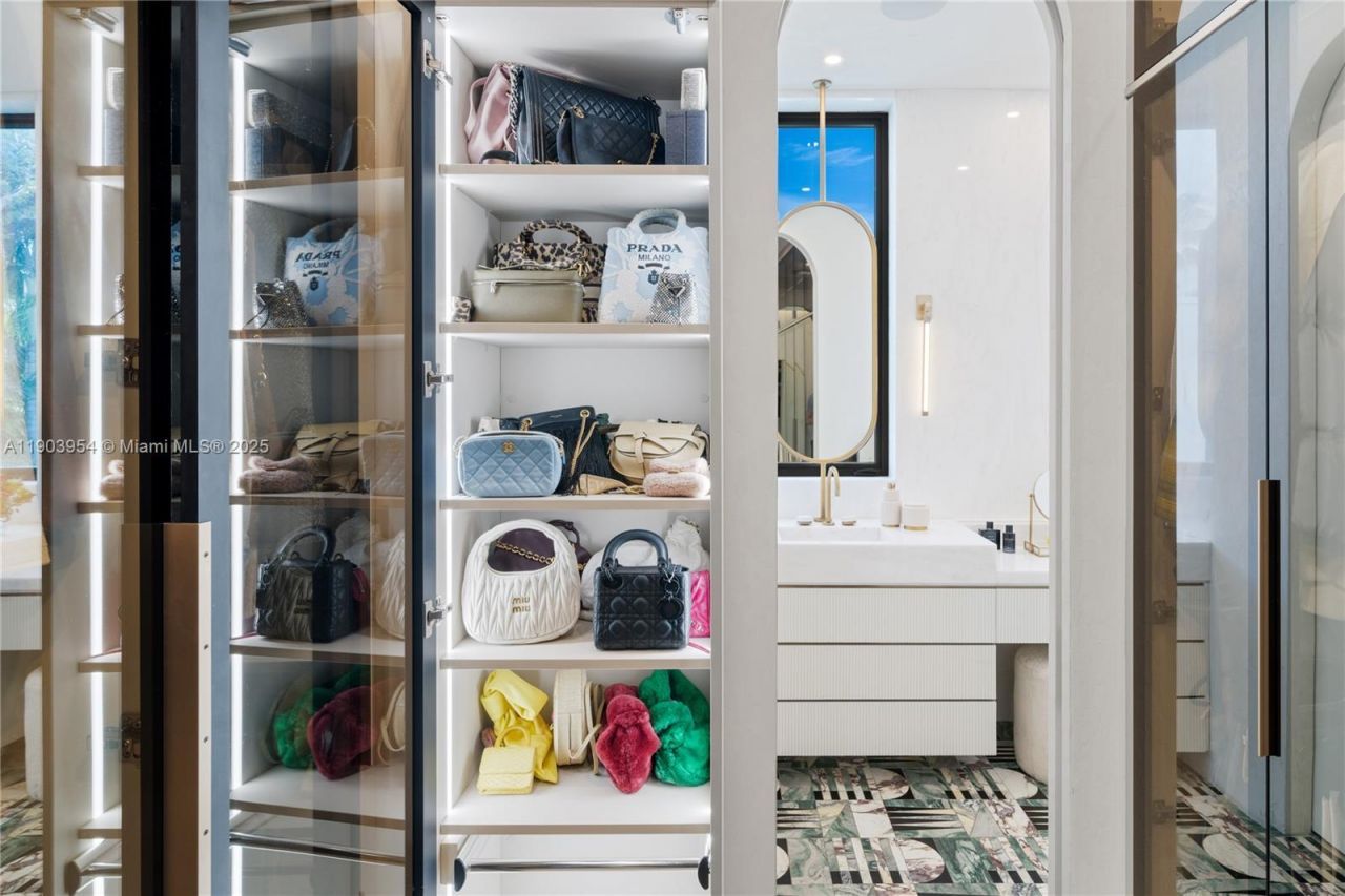 2053 N Bay Rd, Miami Beach, FL 33140 Photo