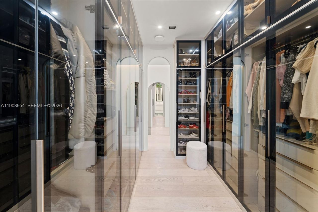 2053 N Bay Rd, Miami Beach, FL 33140 Photo