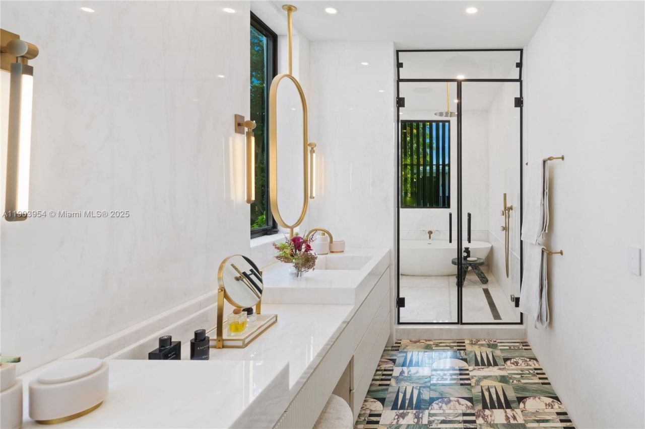 2053 N Bay Rd, Miami Beach, FL 33140 Photo