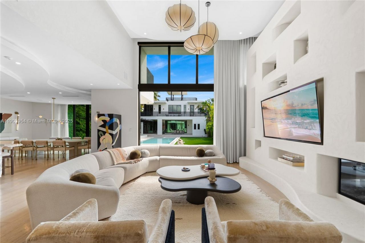 2053 N Bay Rd, Miami Beach, FL 33140 Photo