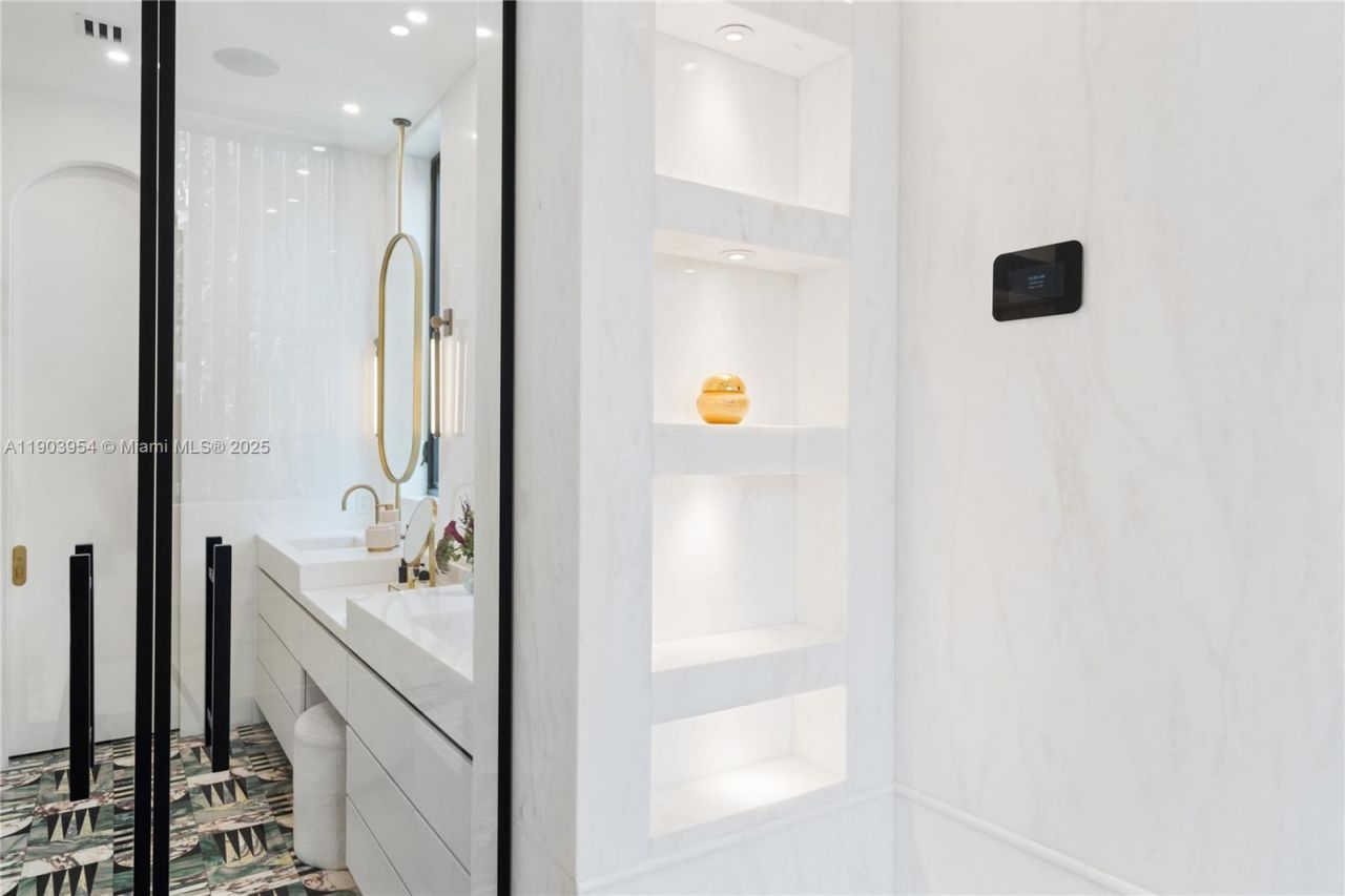 2053 N Bay Rd, Miami Beach, FL 33140 Photo