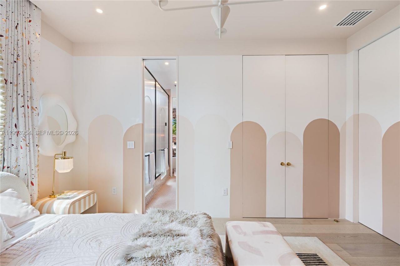 2053 N Bay Rd, Miami Beach, FL 33140 Photo