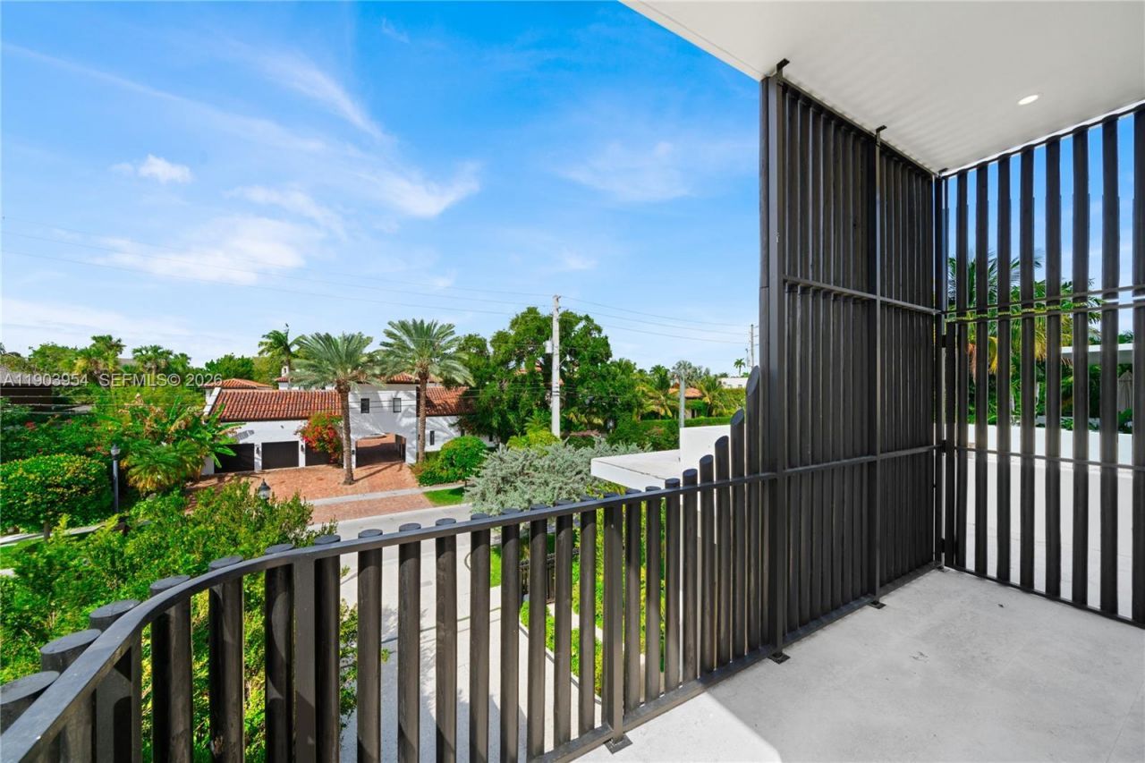 2053 N Bay Rd, Miami Beach, FL 33140 Photo