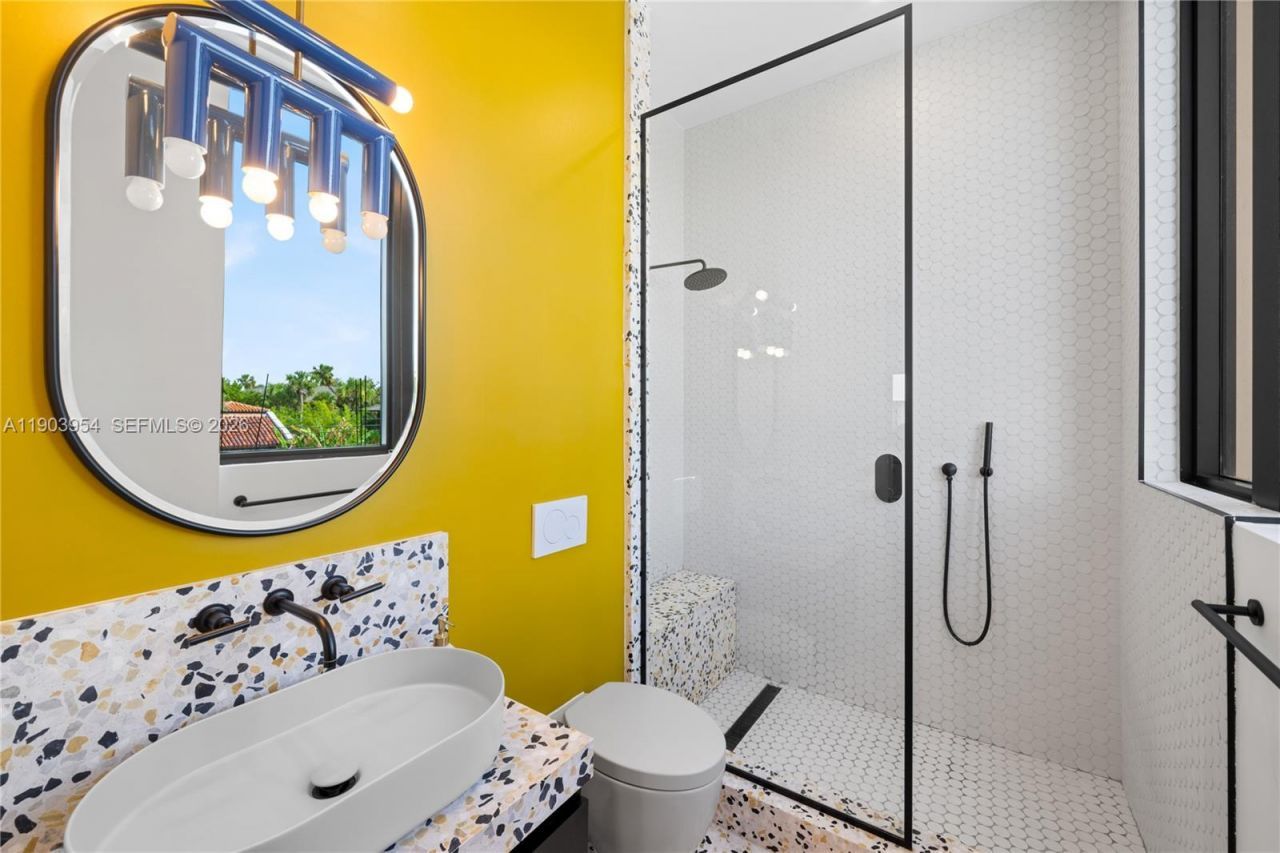 2053 N Bay Rd, Miami Beach, FL 33140 Photo