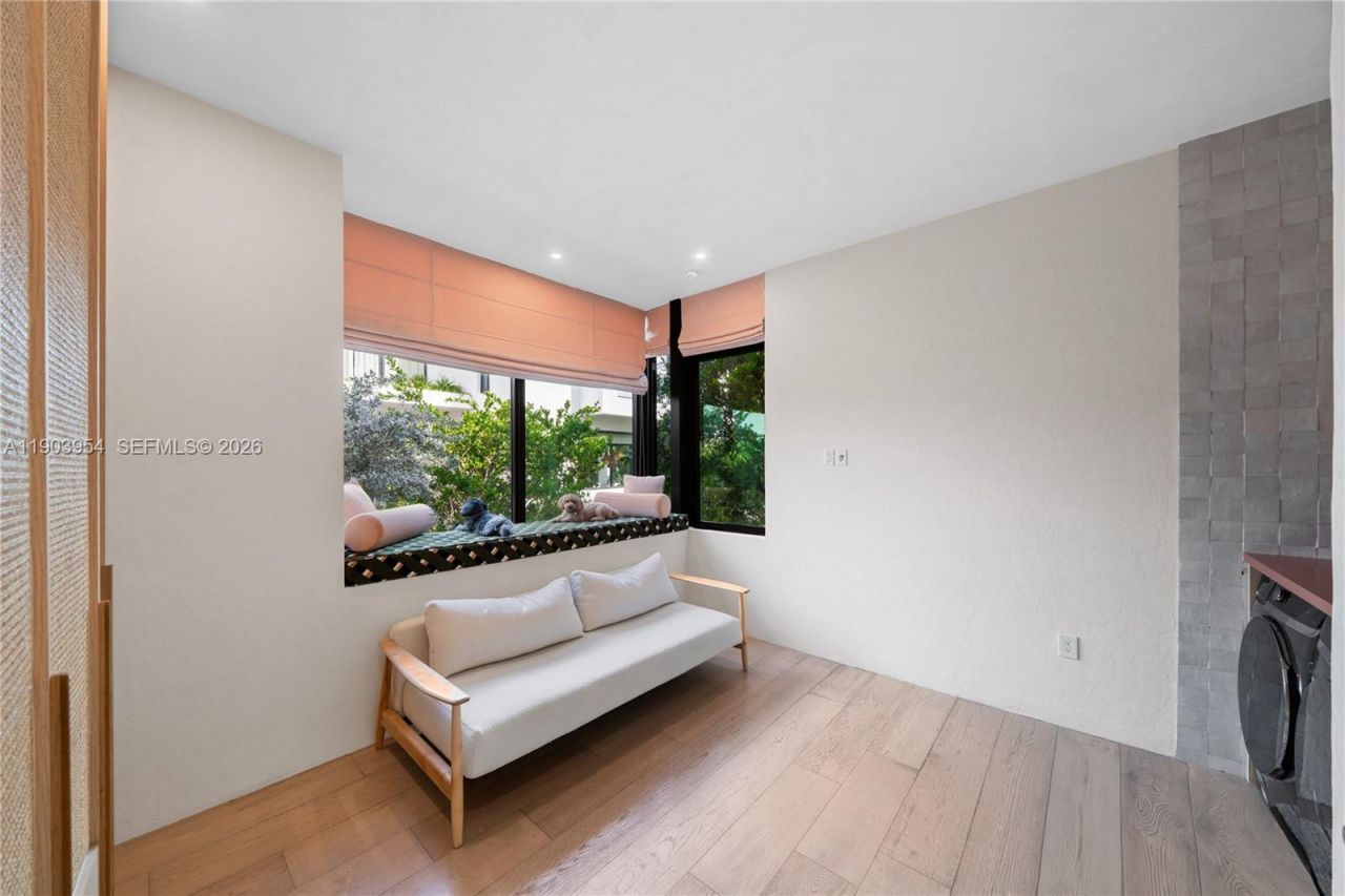 2053 N Bay Rd, Miami Beach, FL 33140 Photo