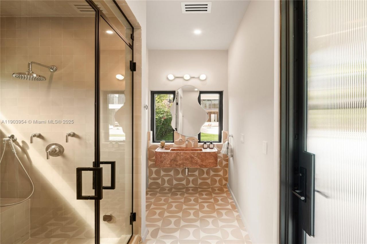 2053 N Bay Rd, Miami Beach, FL 33140 Photo