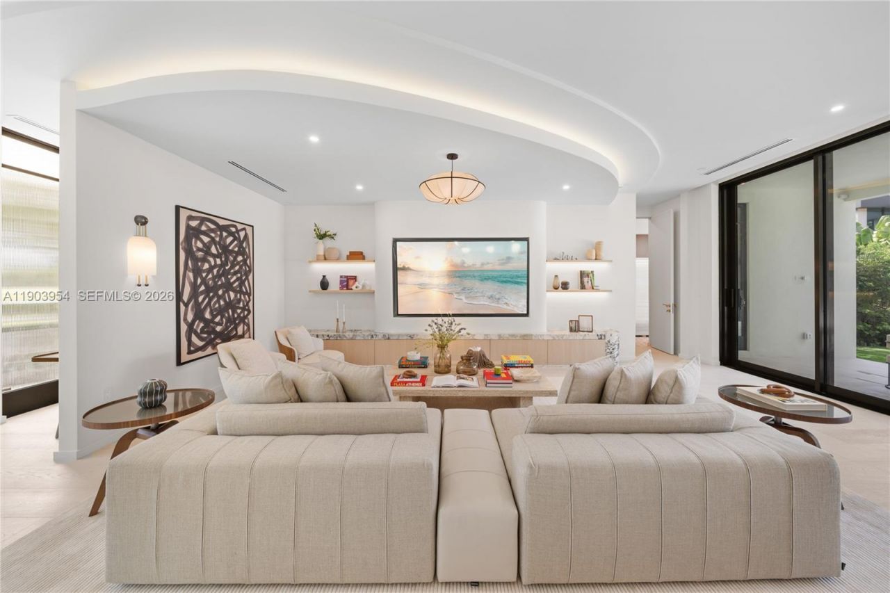 2053 N Bay Rd, Miami Beach, FL 33140 Photo