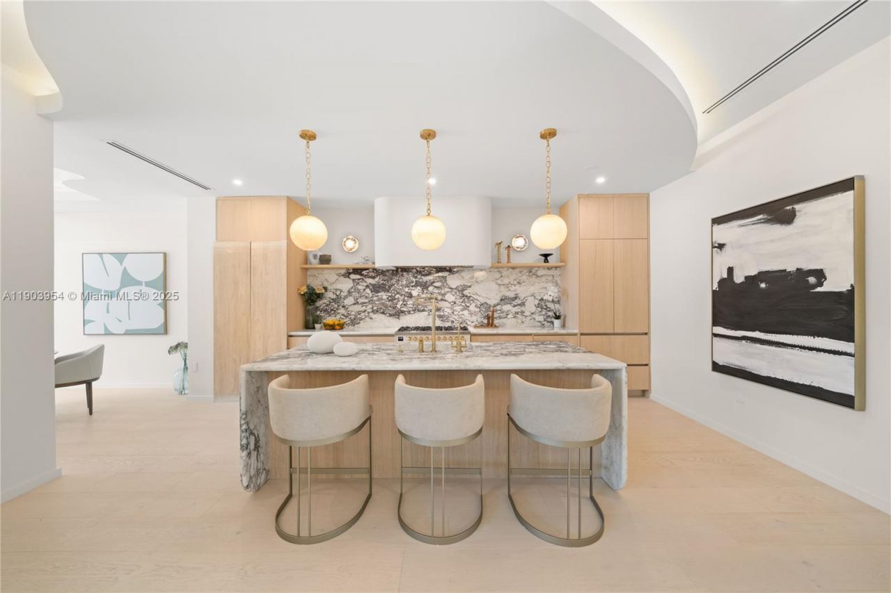 2053 N Bay Rd, Miami Beach, FL 33140 Photo