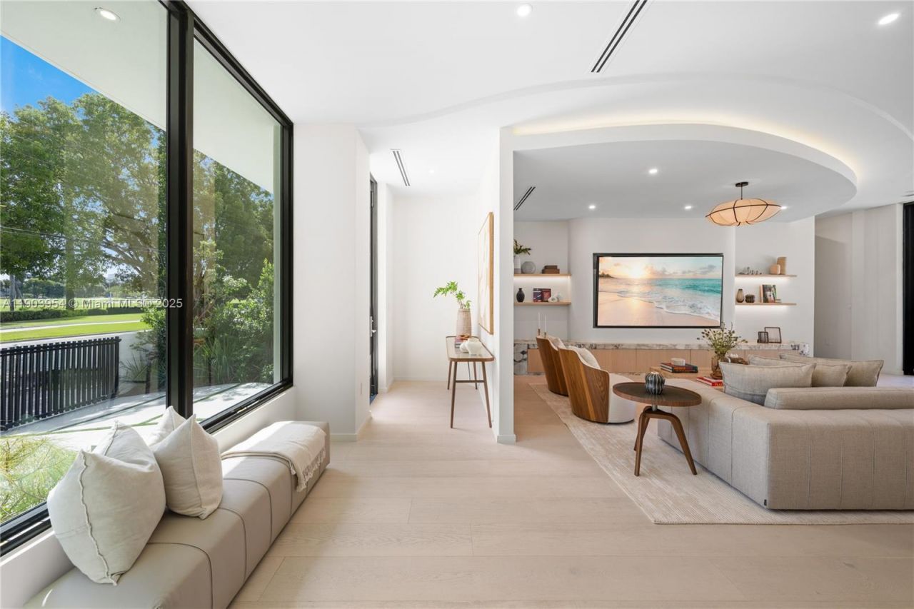 2053 N Bay Rd, Miami Beach, FL 33140 Photo
