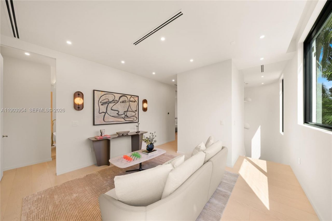 2053 N Bay Rd, Miami Beach, FL 33140 Photo