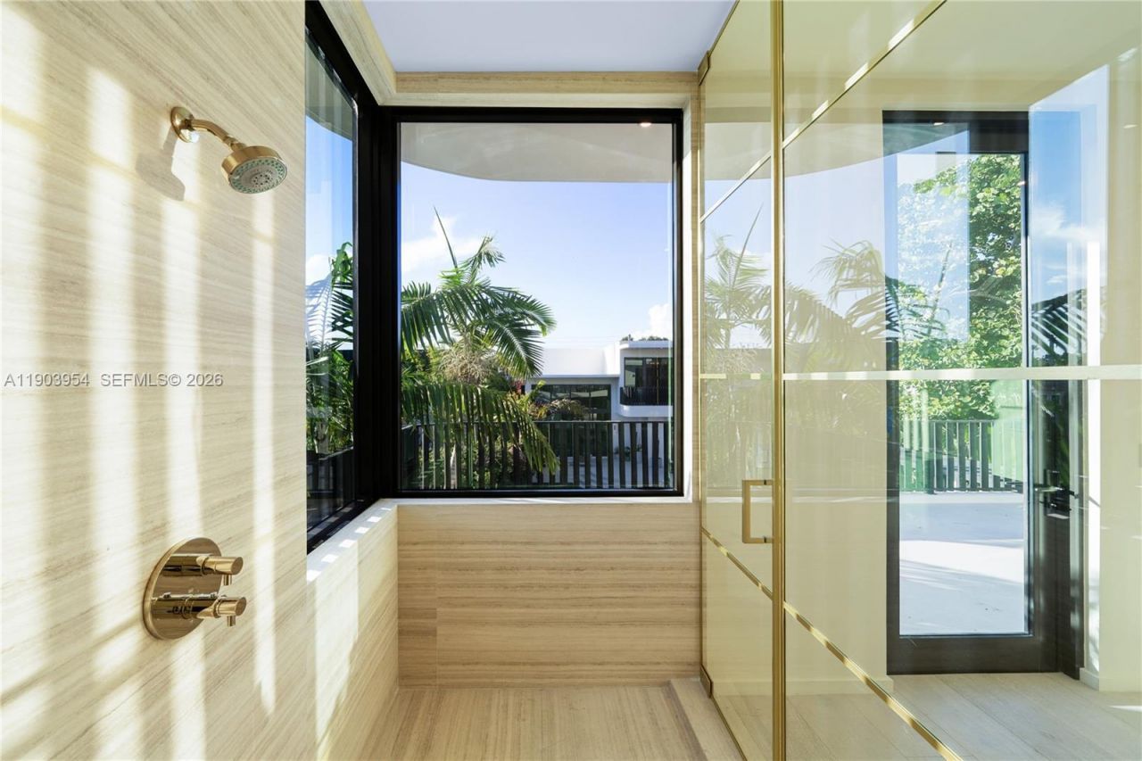 2053 N Bay Rd, Miami Beach, FL 33140 Photo