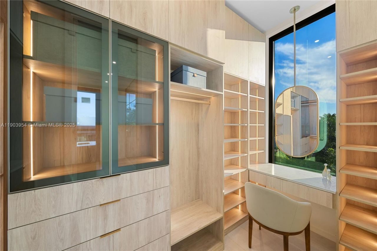 2053 N Bay Rd, Miami Beach, FL 33140 Photo