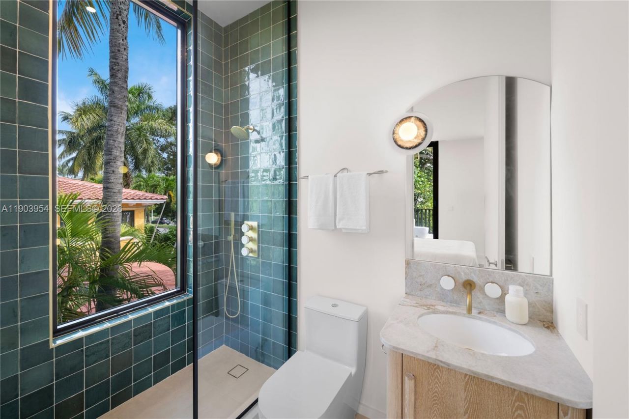 2053 N Bay Rd, Miami Beach, FL 33140 Photo