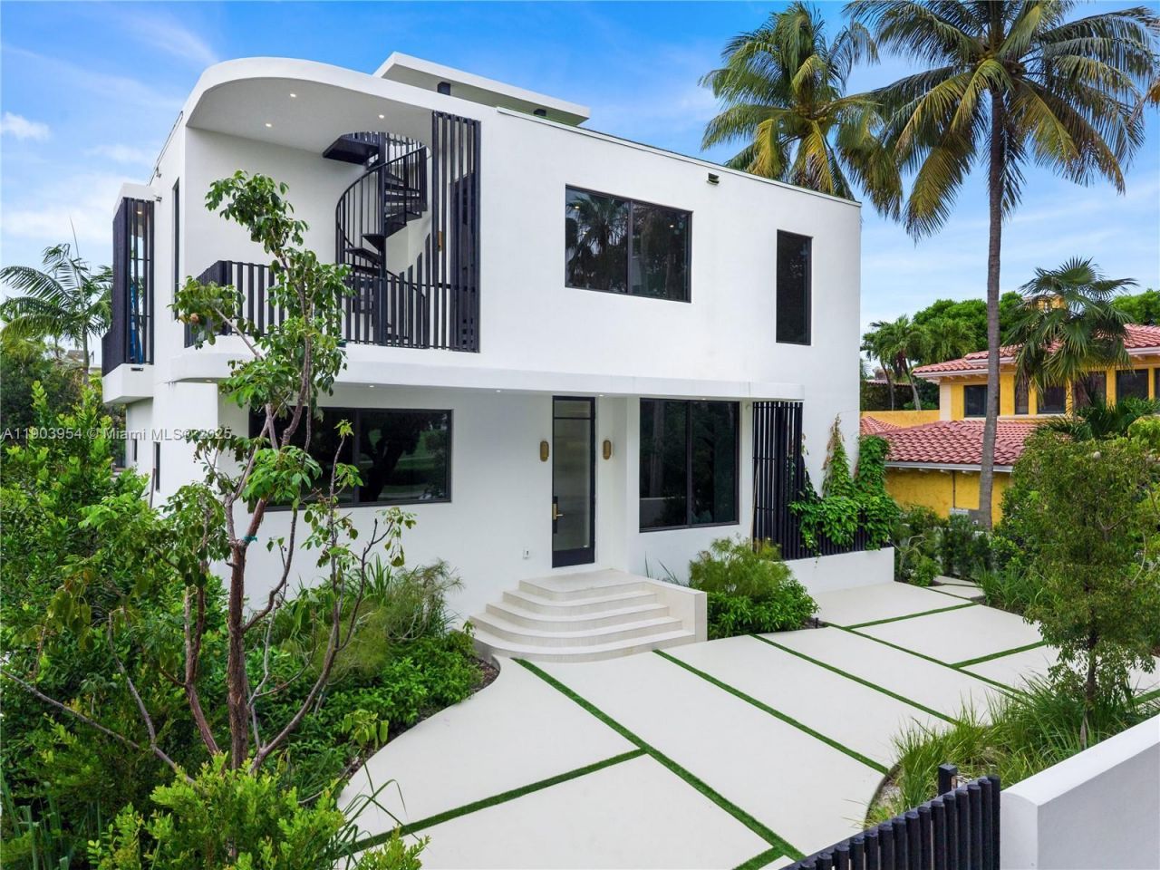 2053 N Bay Rd, Miami Beach, FL 33140 Photo