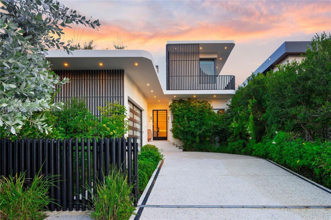 2053 N Bay Rd, Miami Beach, FL 33140 Photo