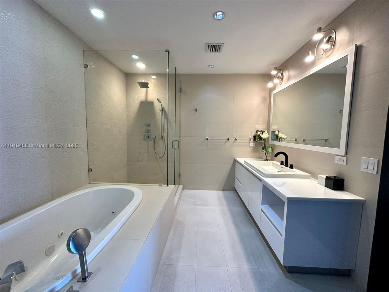 Please Call For Address, Unit 42E, Miami, FL 33131 Photo