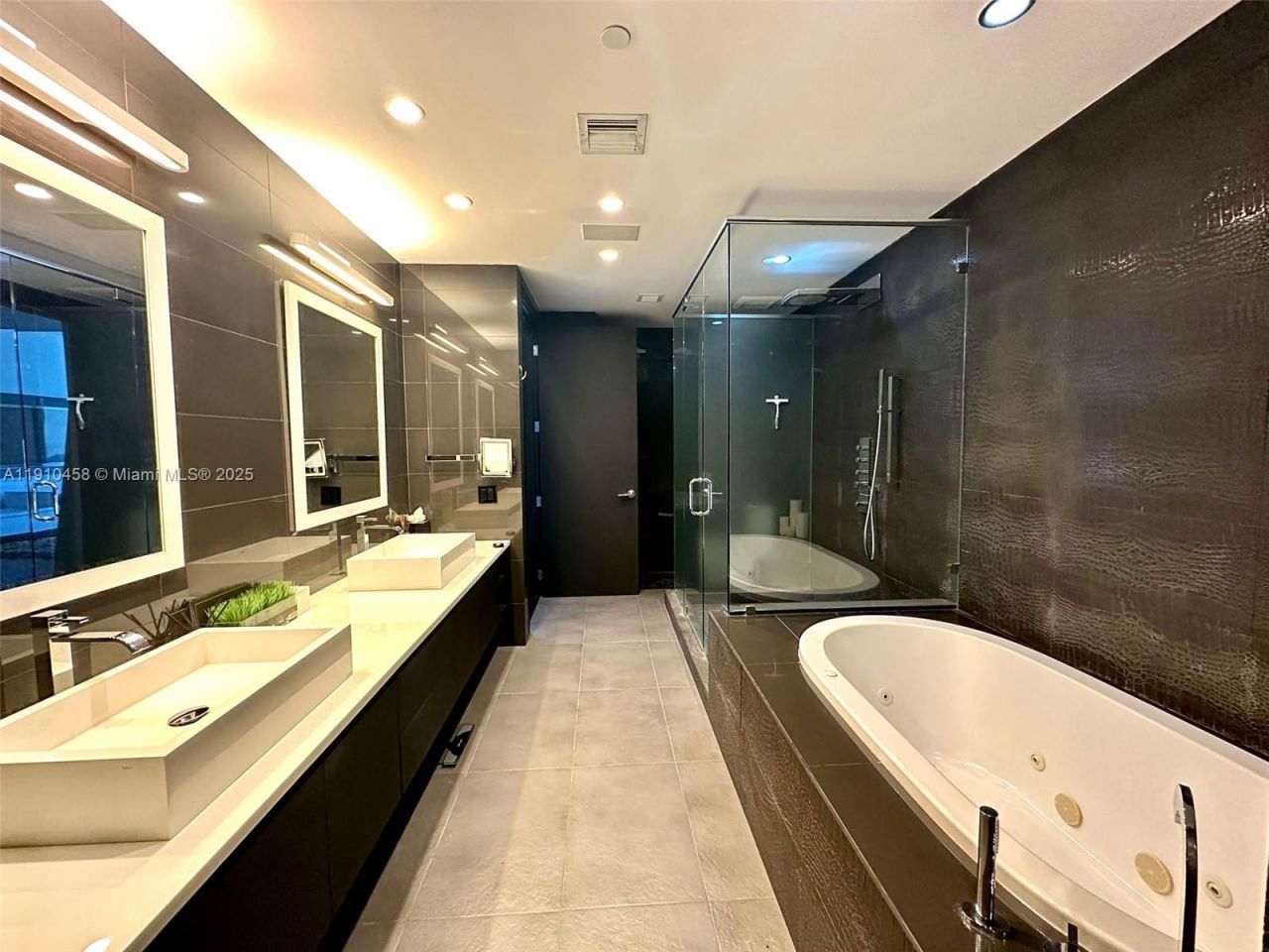 Please Call For Address, Unit 42E, Miami, FL 33131 Photo