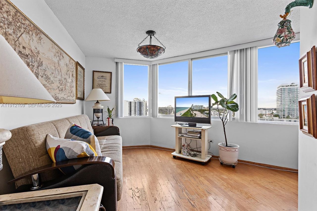 7135 Collins Ave, Unit 1425, Miami Beach, FL 33141 Photo