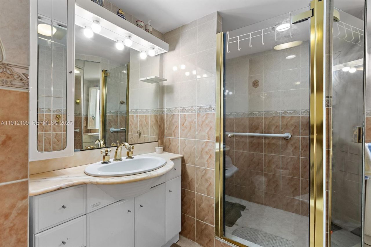 7135 Collins Ave, Unit 1425, Miami Beach, FL 33141 Photo