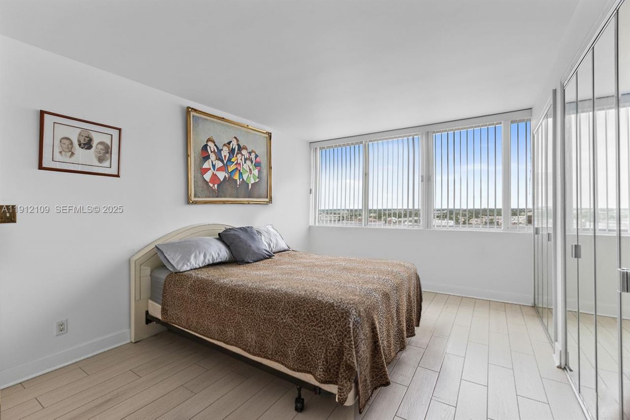 7135 Collins Ave, Unit 1425, Miami Beach, FL 33141 Photo