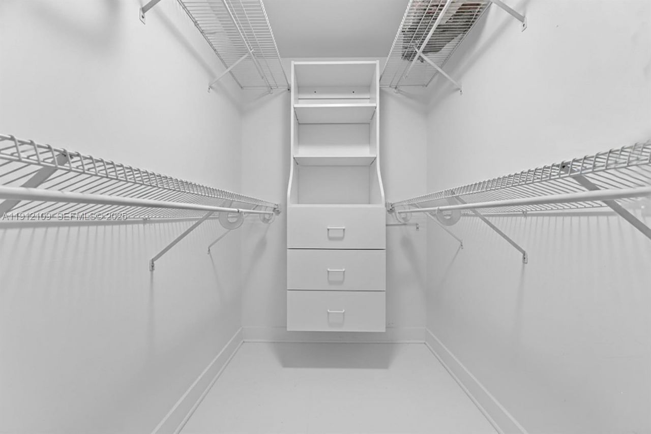 7135 Collins Ave, Unit 1425, Miami Beach, FL 33141 Photo