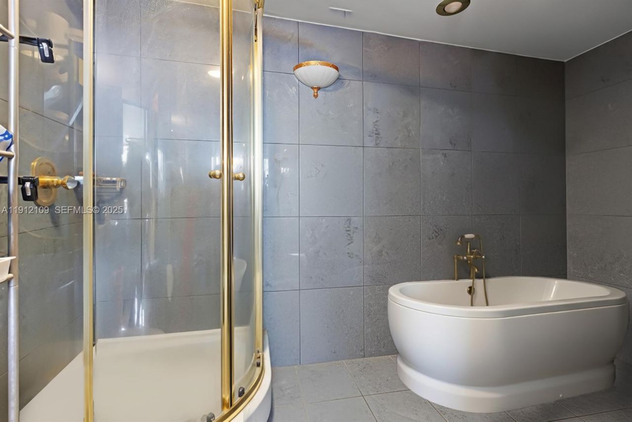 7135 Collins Ave, Unit 1425, Miami Beach, FL 33141 Photo