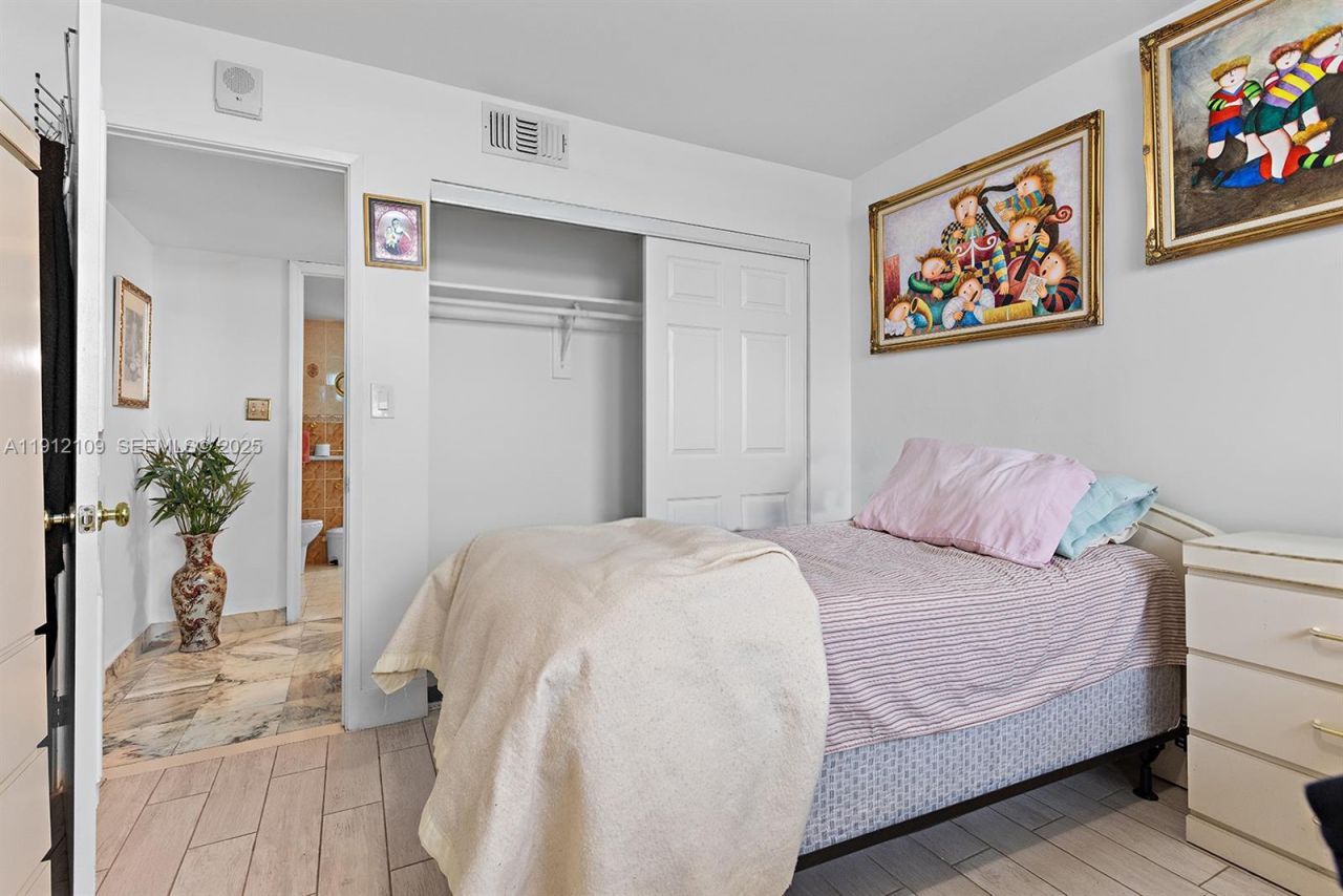 7135 Collins Ave, Unit 1425, Miami Beach, FL 33141 Photo