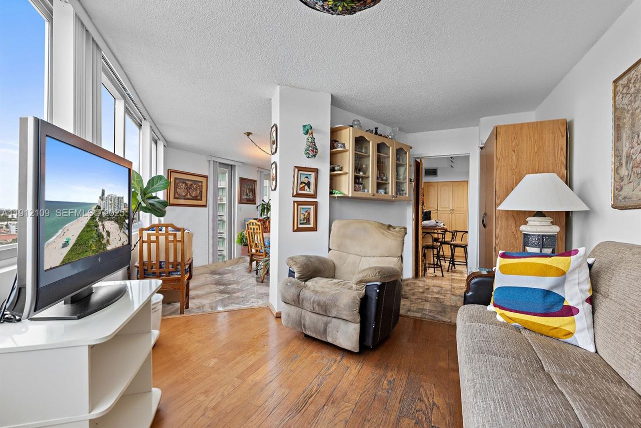 7135 Collins Ave, Unit 1425, Miami Beach, FL 33141 Photo