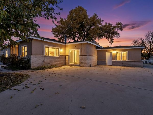 2715 Floral Road NW, Albuquerque, NM 87104