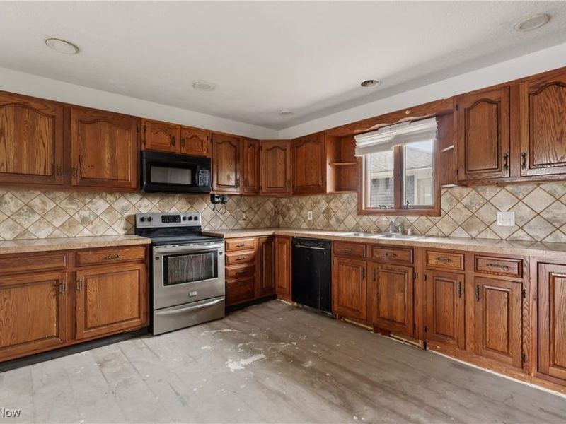 492 E Hopocan Avenue, Barberton, OH 44203 Photo 13